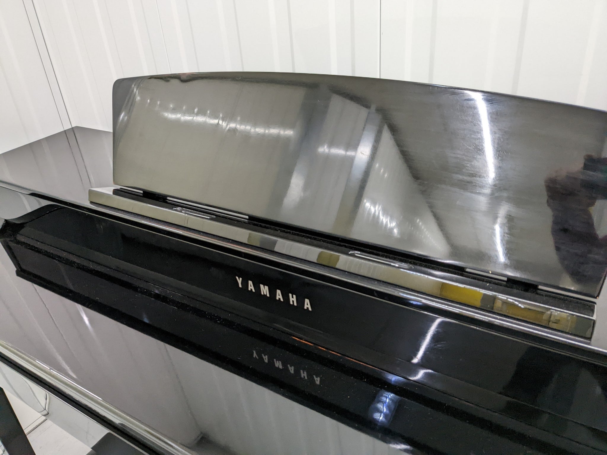 Yamaha Clavinova CLP-575PE in polished ebony glossy black + stool