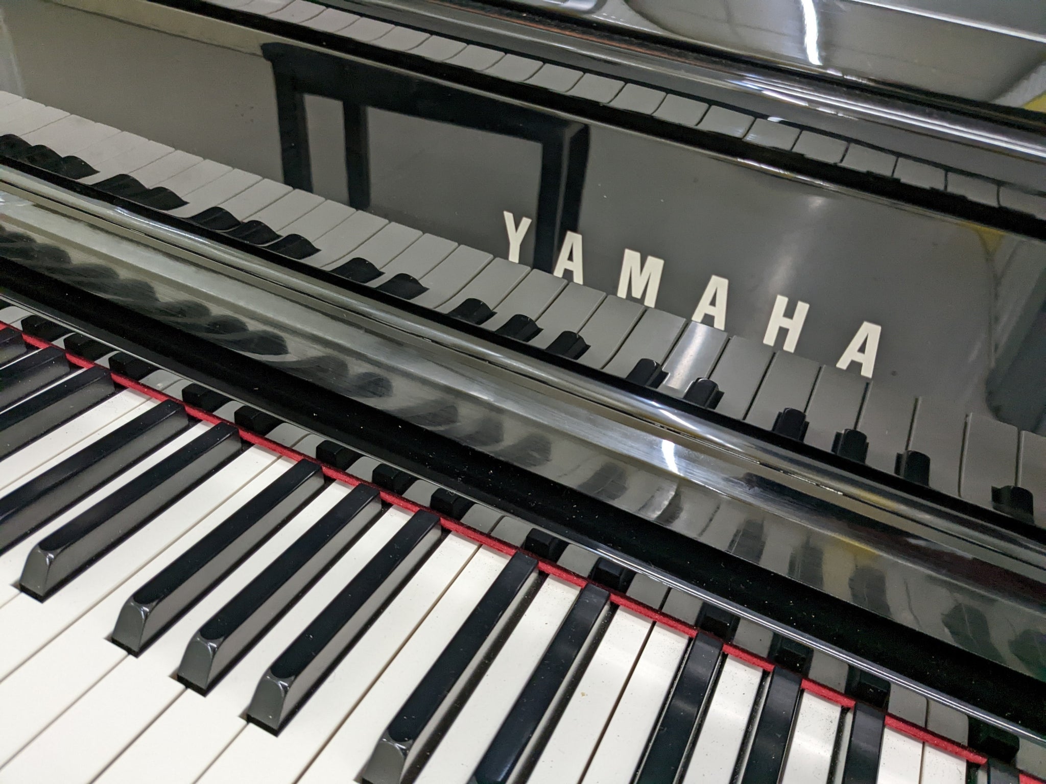 Yamaha Clavinova CLP-575PE in polished ebony glossy black + stool