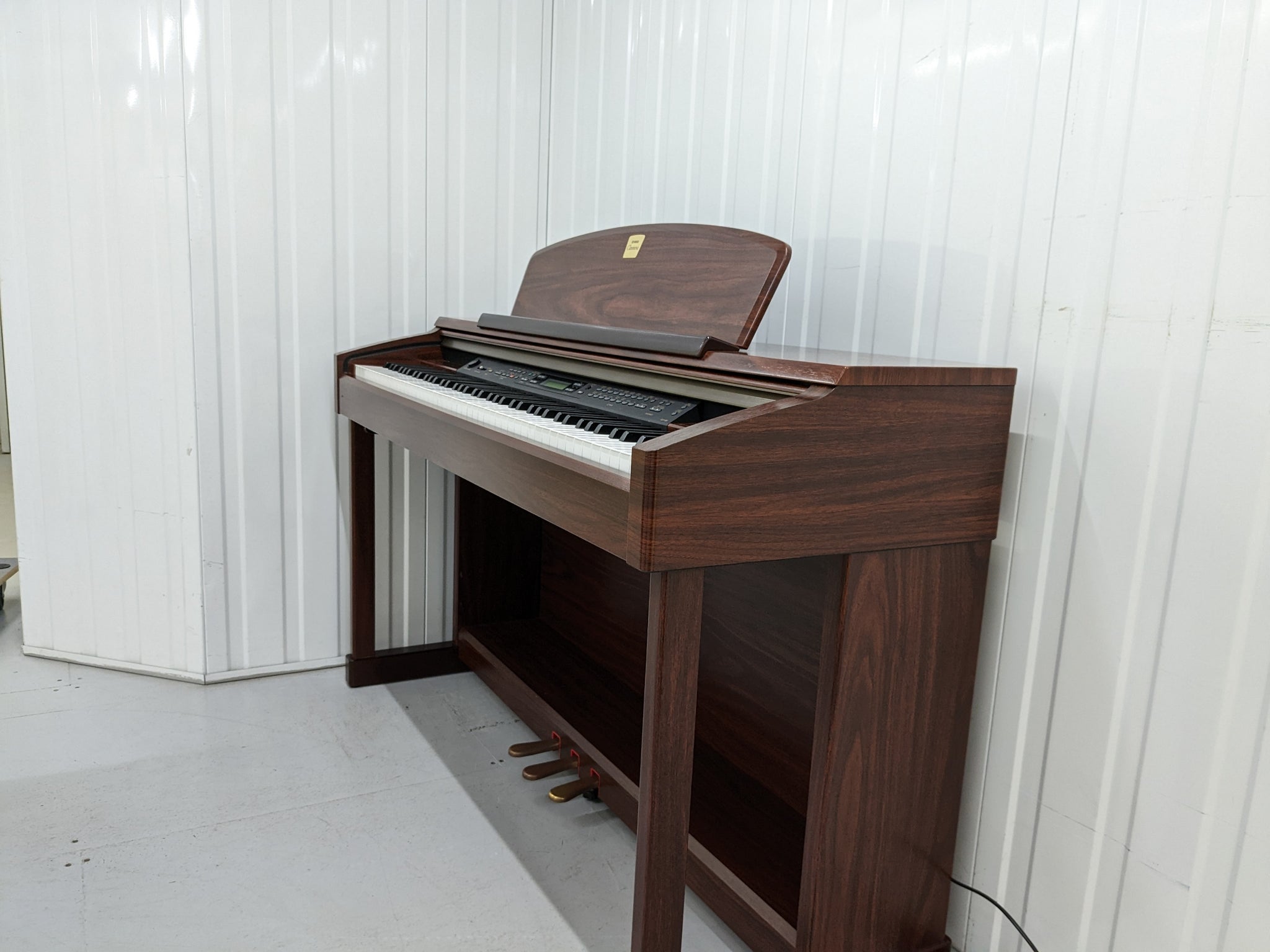 Yamaha Clavinova CLP-150 Digital Piano with stool in mahogany stock nr –  Sulinda Music