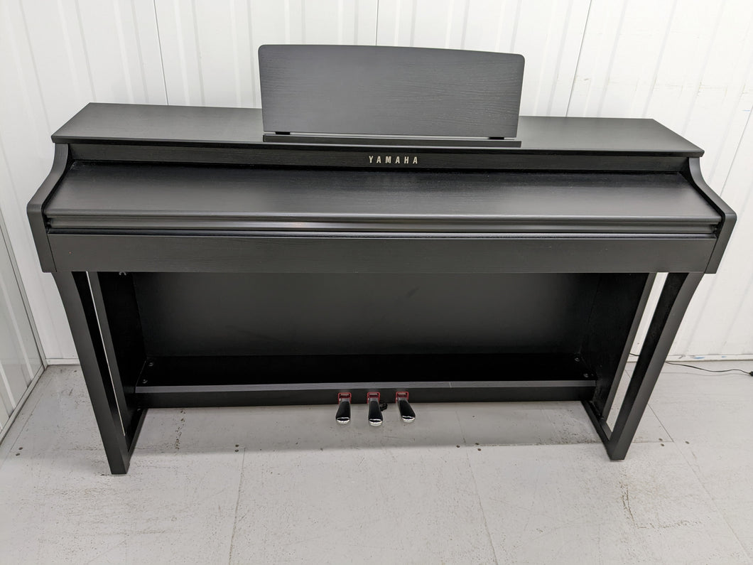 Yamaha clavinova CLP-625 digital piano in satin black colour stock # 22340