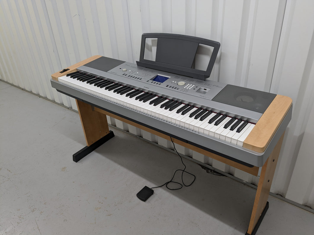 Yamaha DGX-640 88 Key Weighted Keys Portable Grand, stand 3 pedals stock # 22369