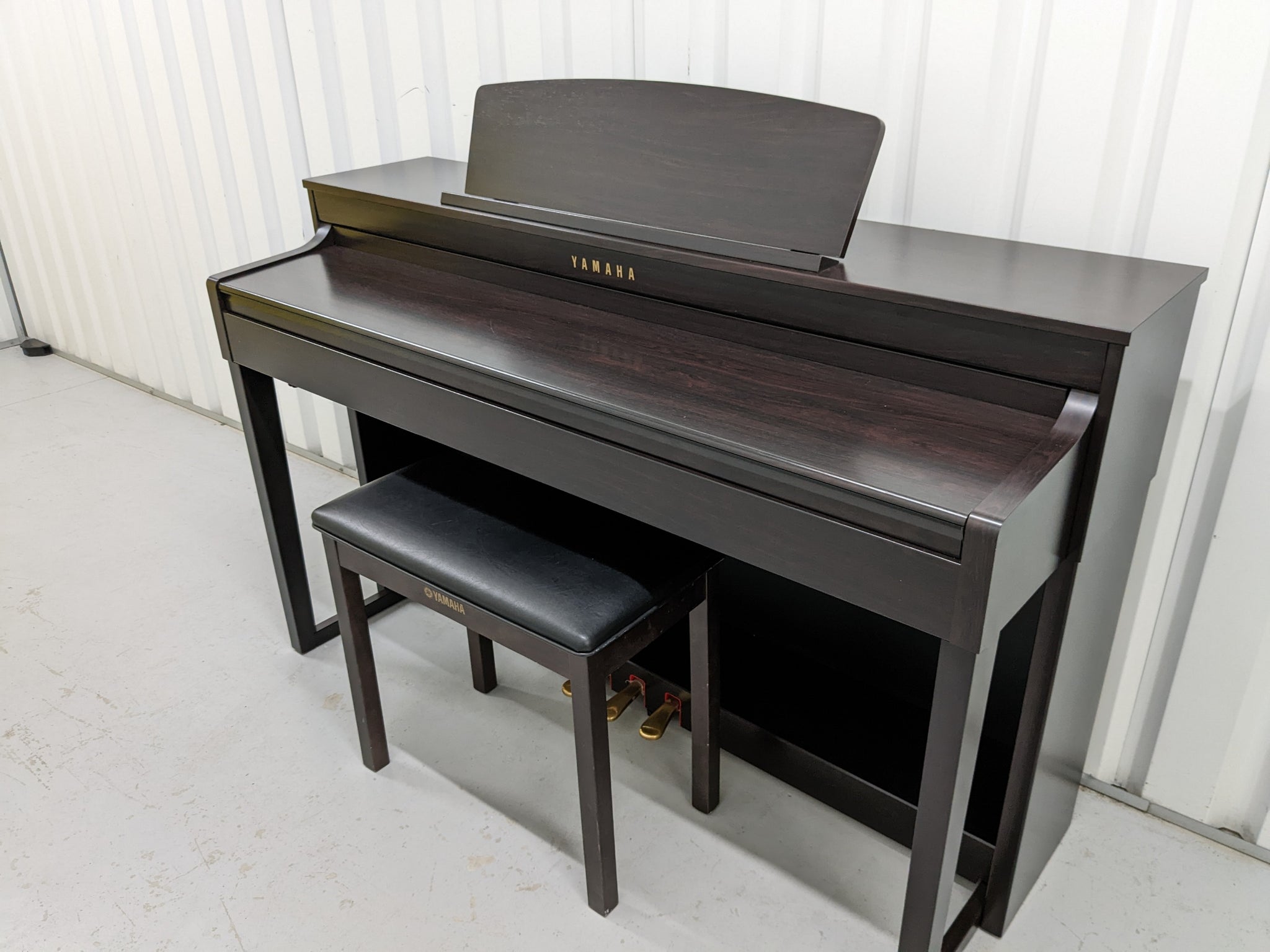 Yamaha Clavinova CLP-440 Digital Piano and stool in dark rosewood