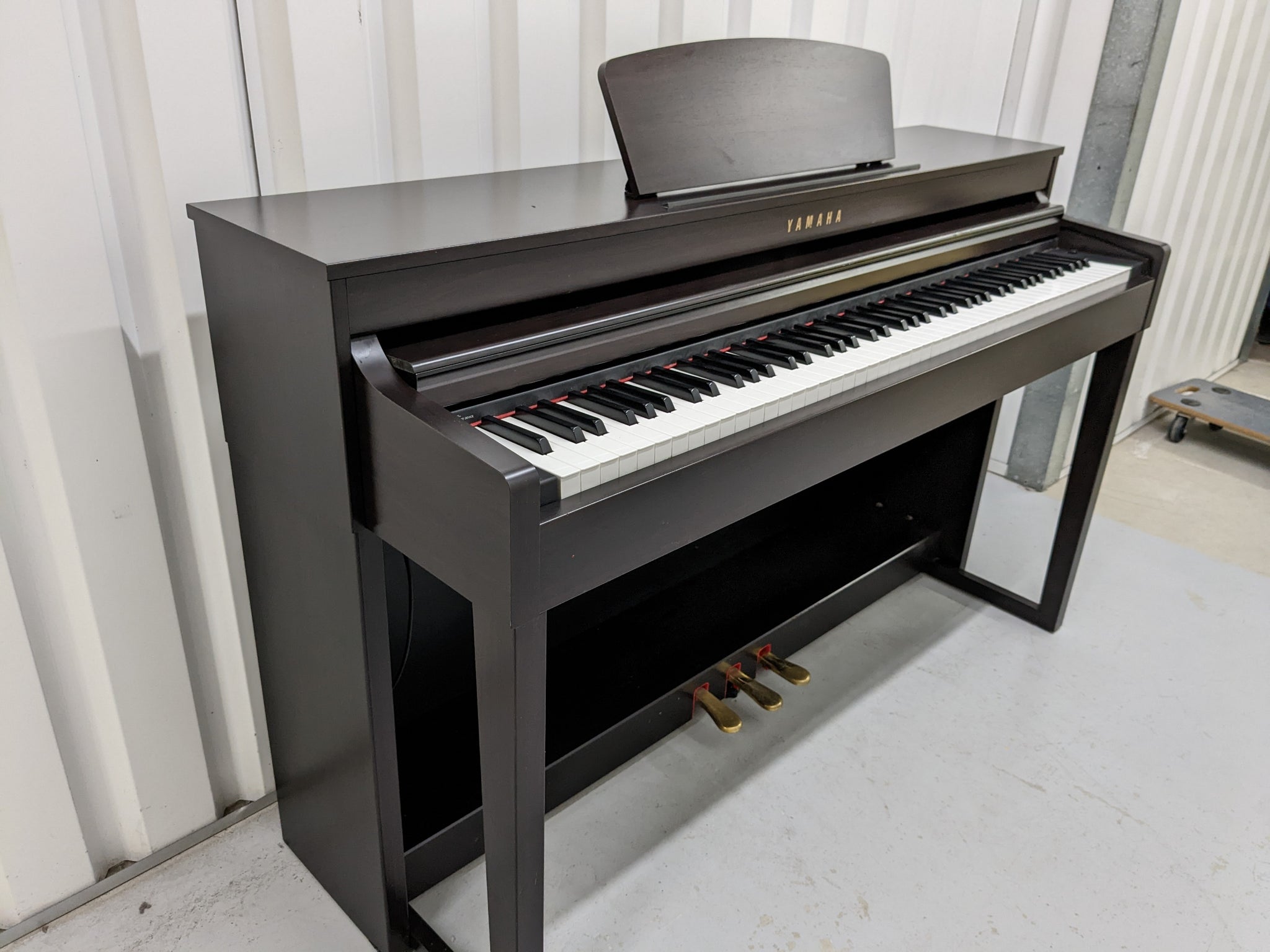 Yamaha Clavinova CLP-430 Digital Piano in dark rosewood stock no 