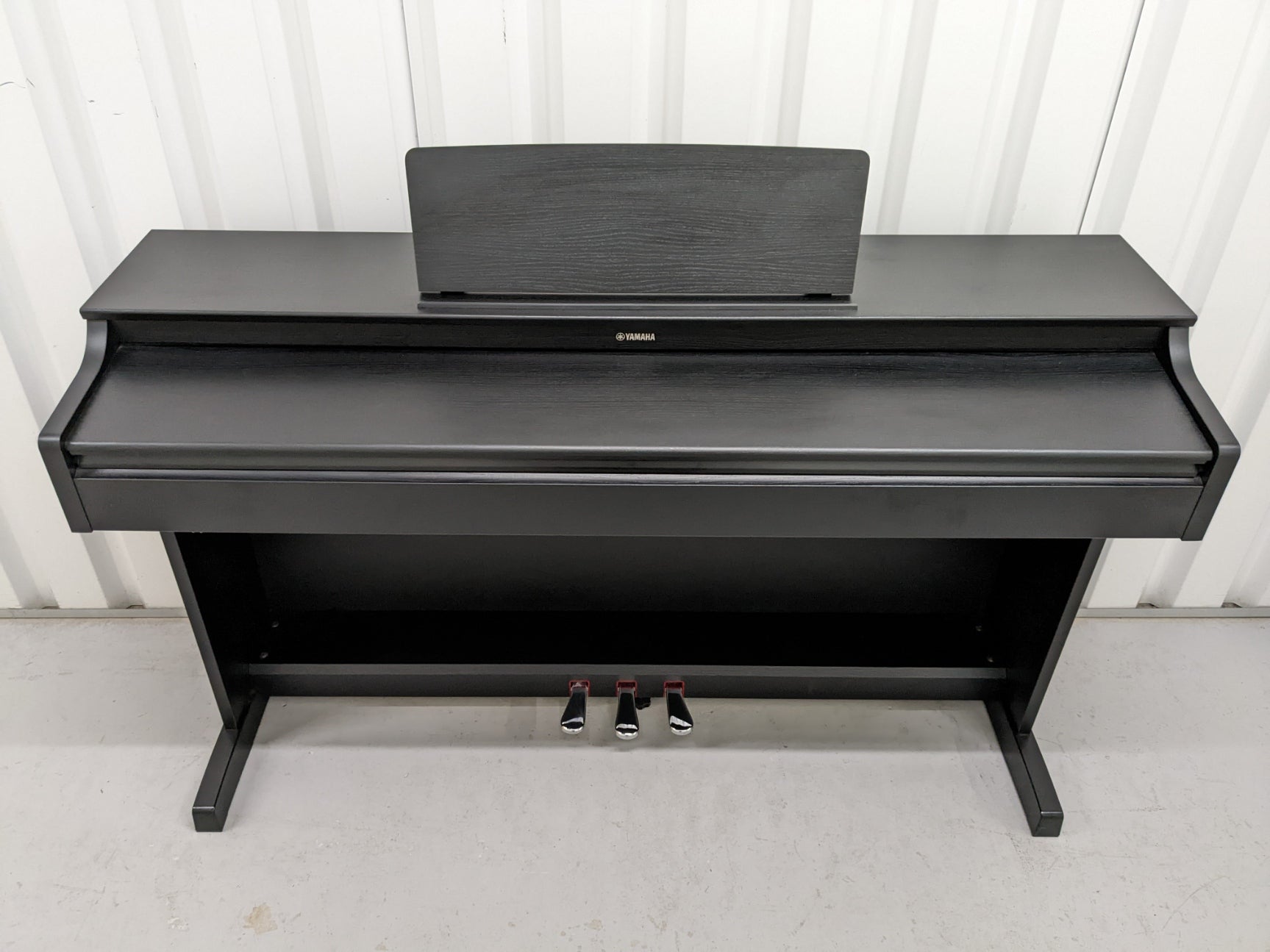 Yamaha Arius YDP-163 Digital Piano satin black clavinova keyboard