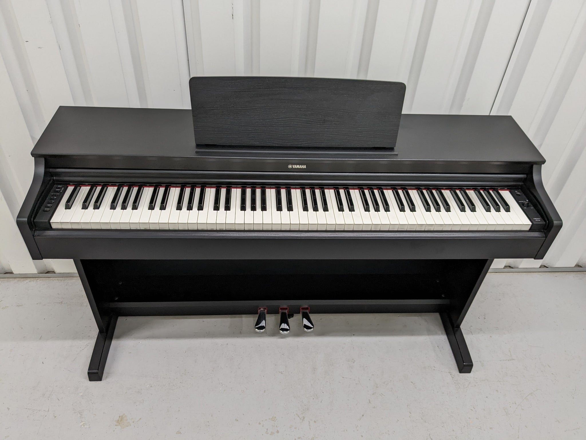 Yamaha Arius YDP-163 Digital Piano satin black clavinova keyboard