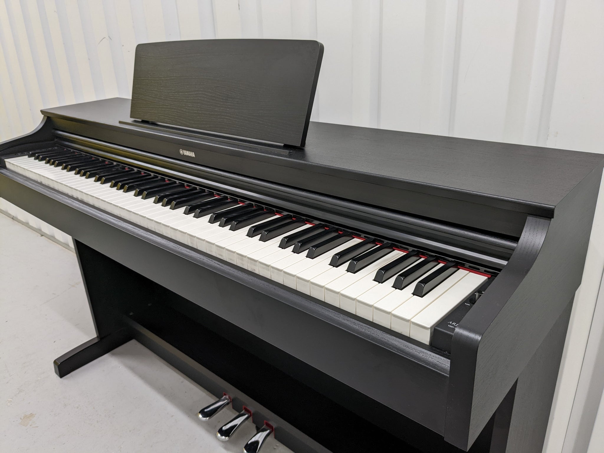 Yamaha Arius YDP-163 Digital Piano satin black clavinova keyboard