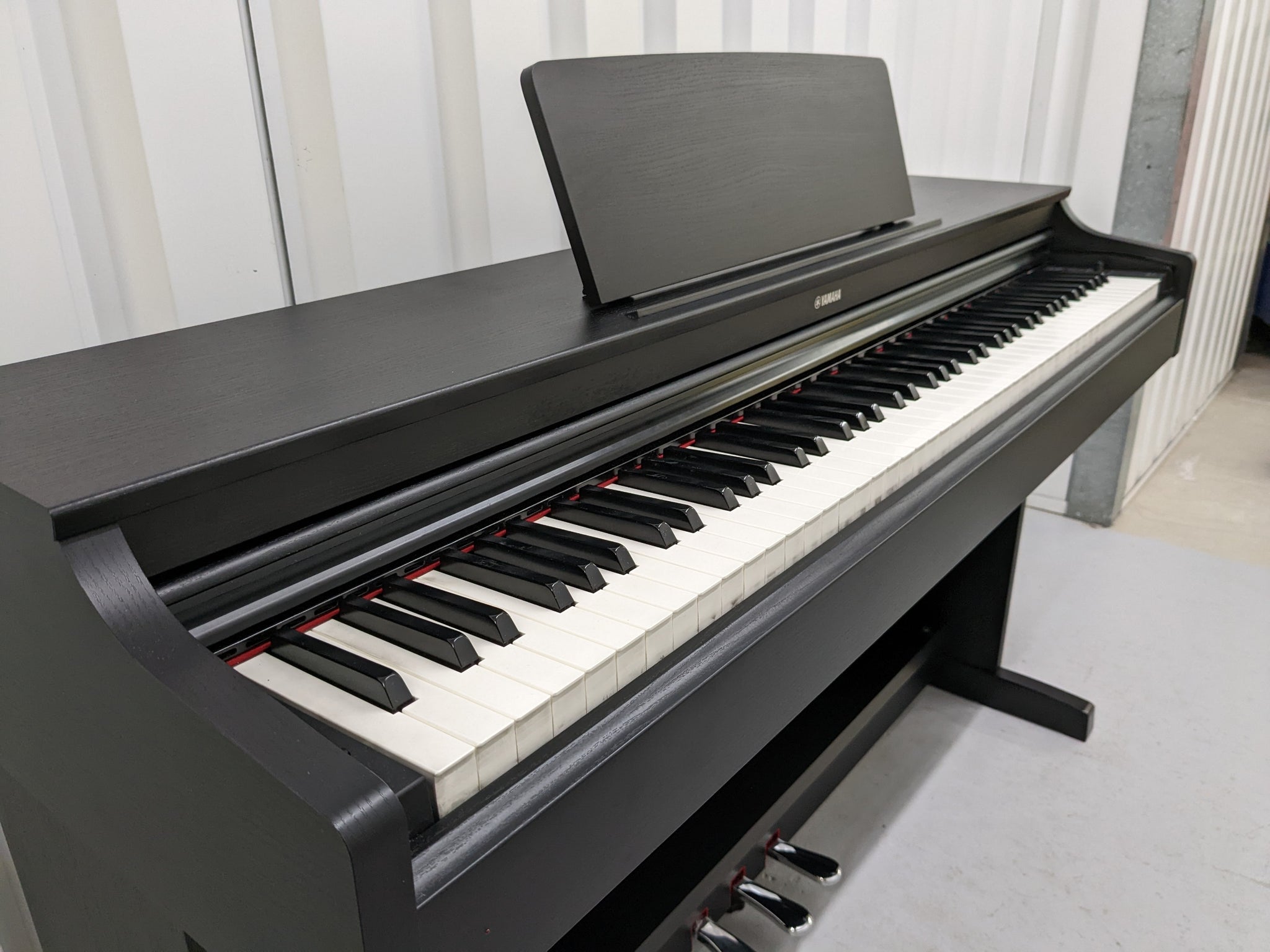 Yamaha Arius YDP-163 Digital Piano satin black clavinova keyboard