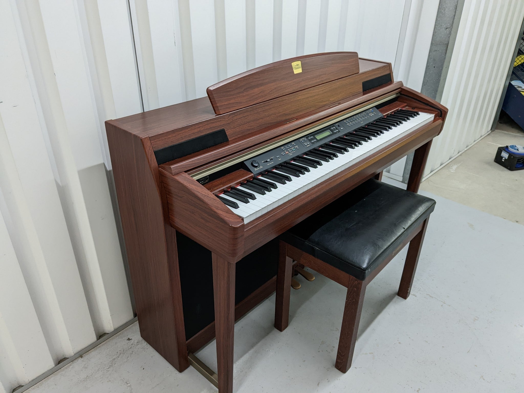 YAMAHA CLAVINOVA CLP-270 DIGITAL PIANO + STOOL IN MAHOGANY stock 