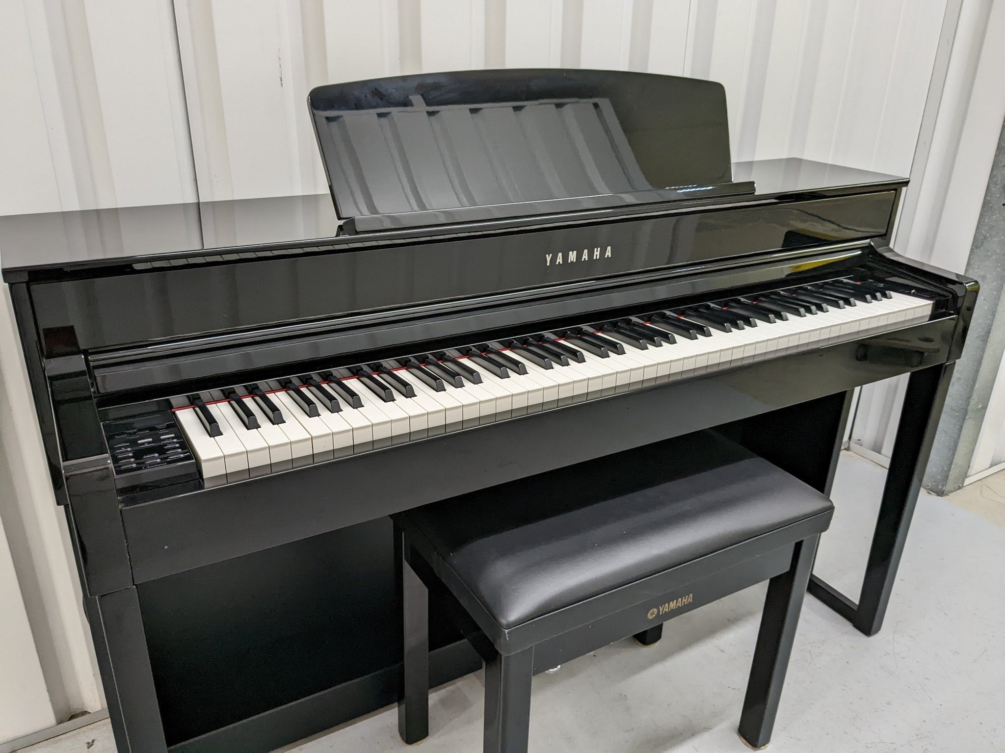 Yamaha Clavinova CLP-545PE in Polished Ebony glossy black. stock nr 22425