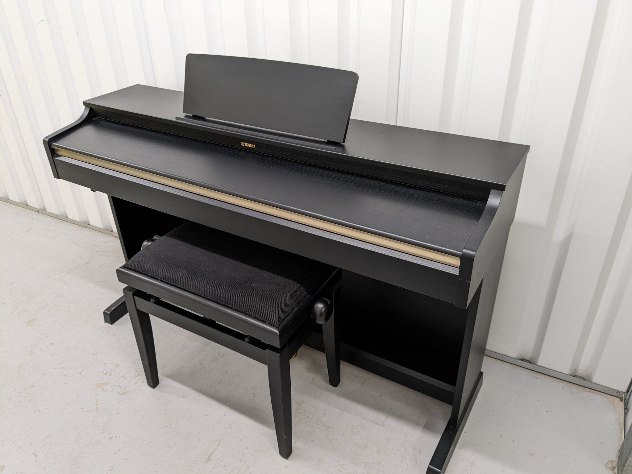 Yamaha Arius YDP-162 Digital Piano satin black, clavinova keyboard