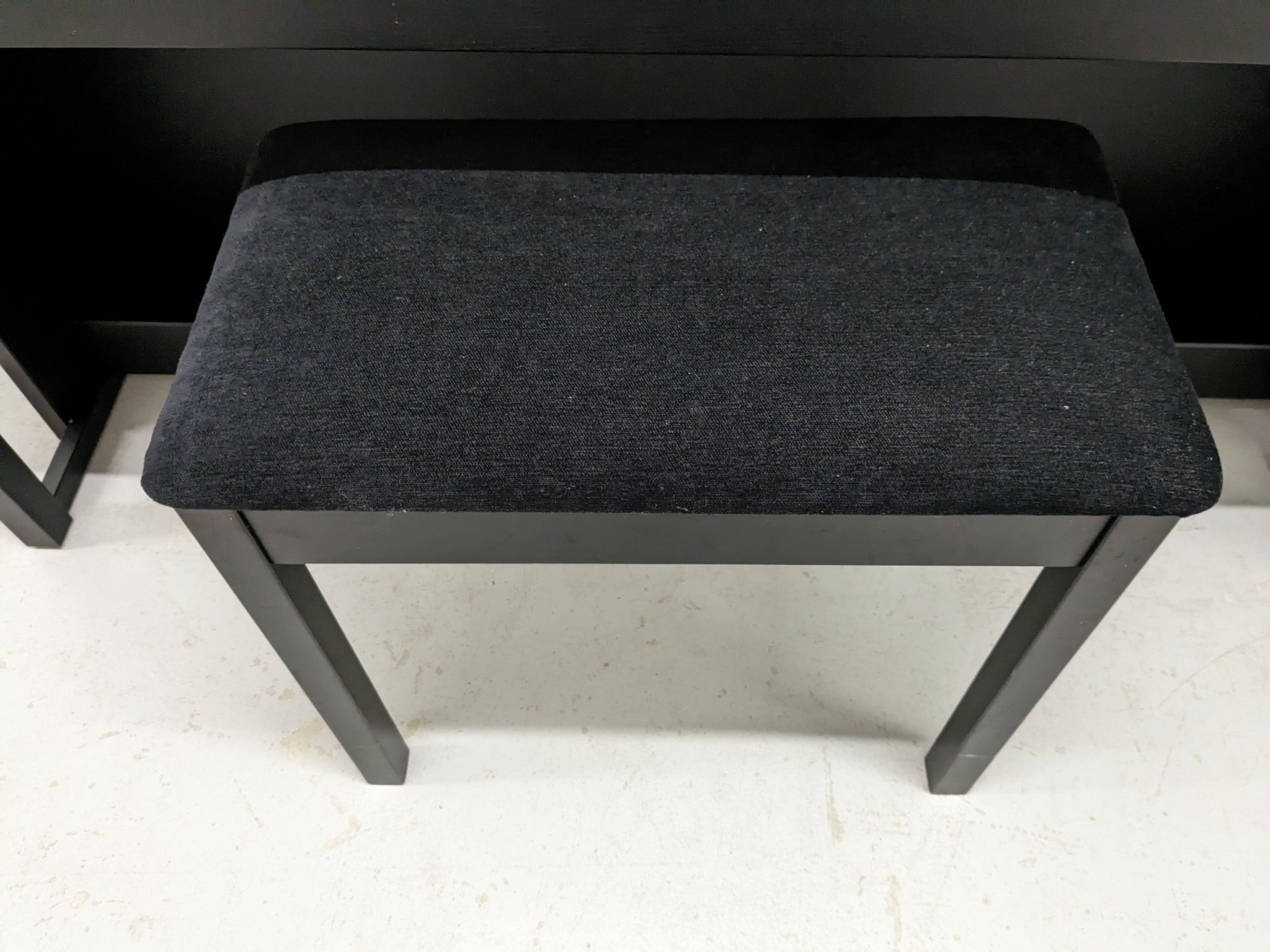 Yamaha Clavinova CLP-645 in satin black finish + stool stock Yamaha Clavinova CLP-645 in satin black finish + stool stock