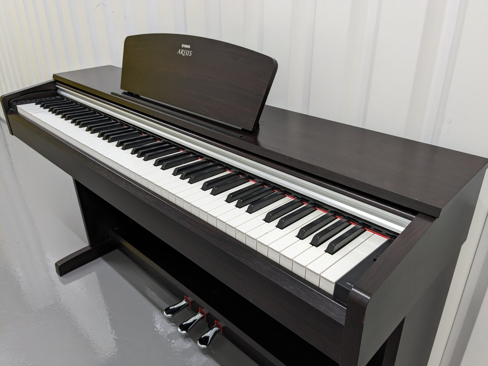 Yamaha Arius YDP-141 digital piano in rosewood stock # 22485