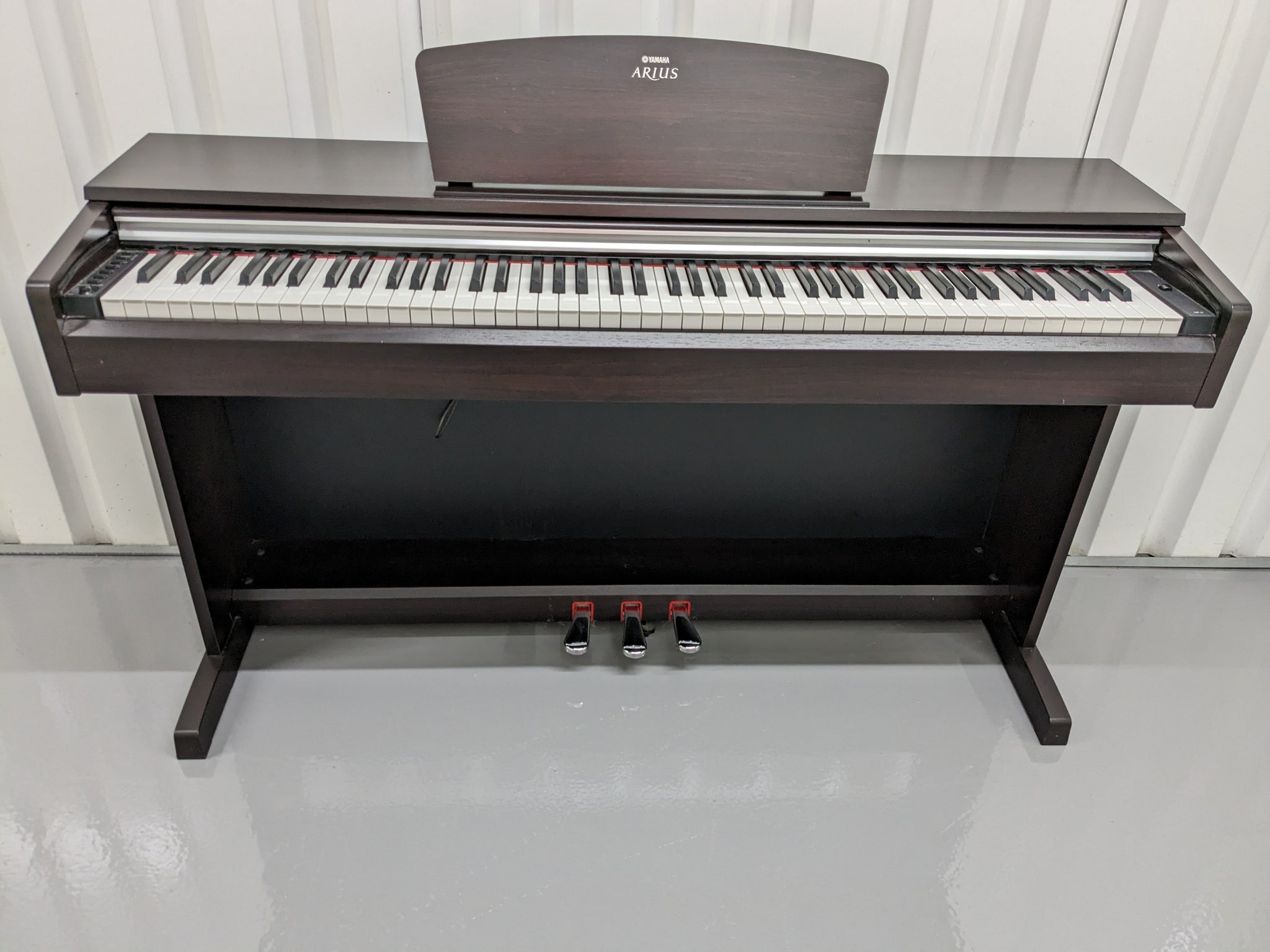 Yamaha Arius YDP-141 digital piano in rosewood stock # 22485