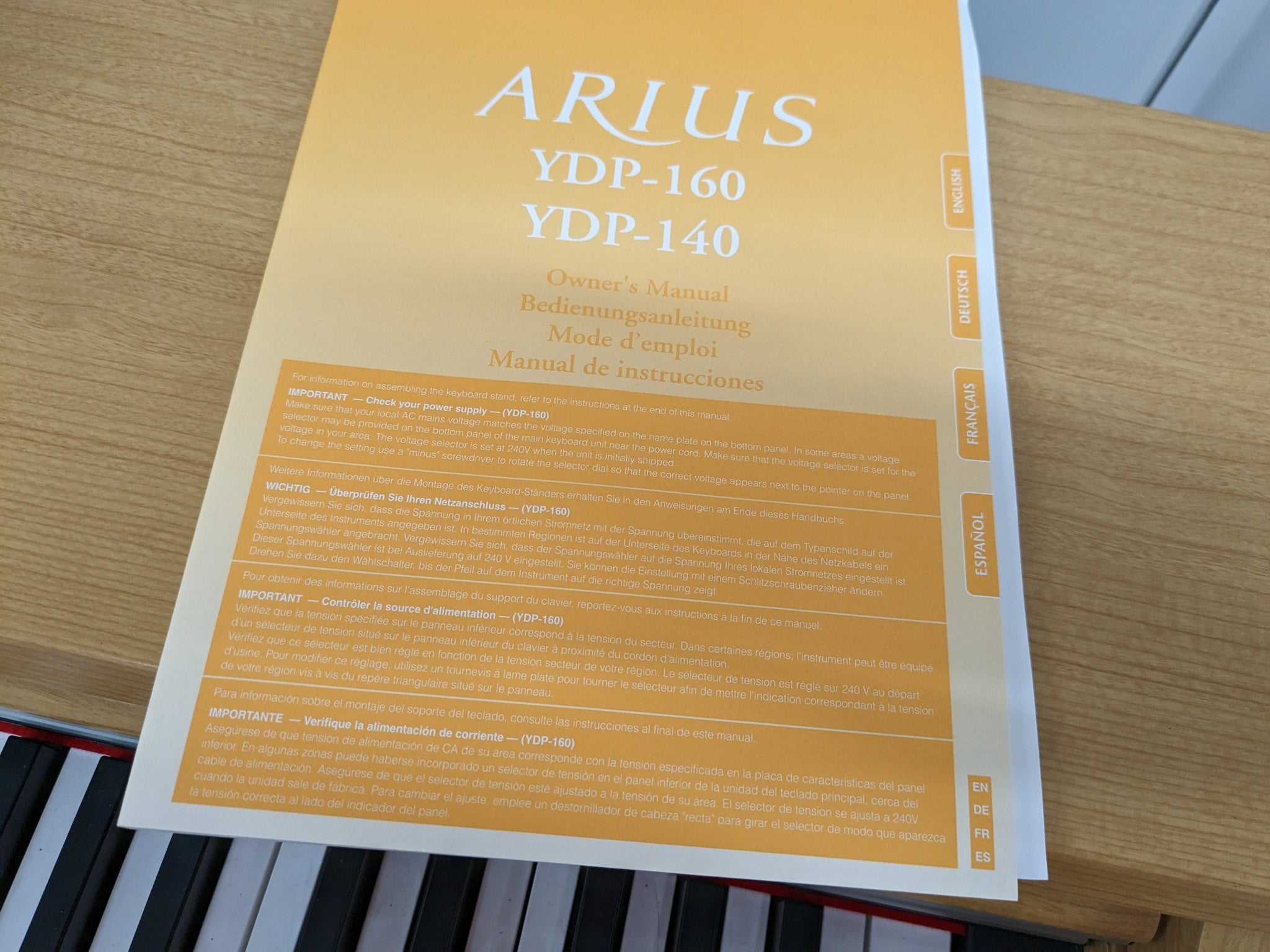 Yamaha Arius YDP-140 Digital Piano in cherry wood / light