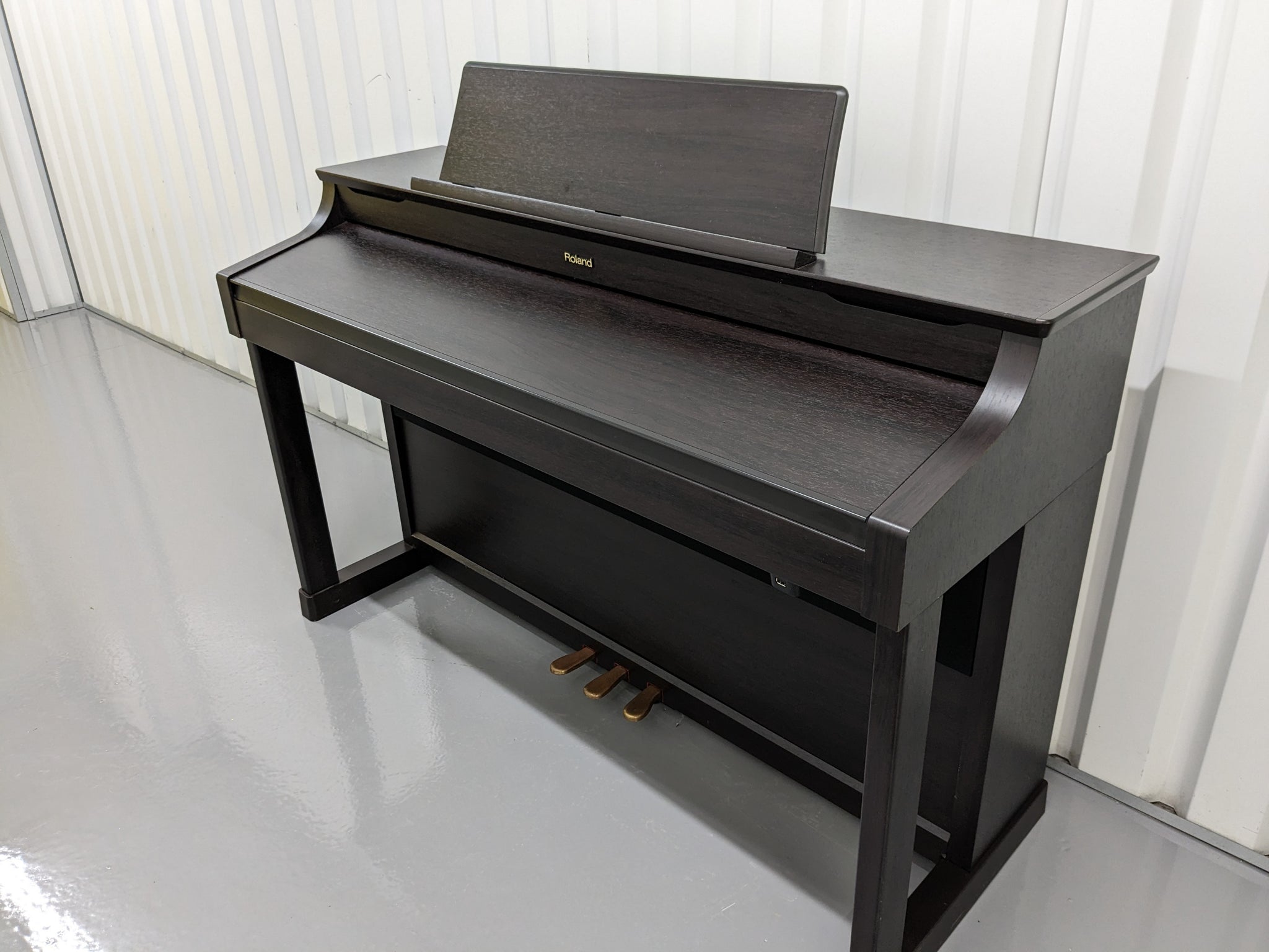 Roland HP-307 Digital Piano in dark rosewood wooden action keys Stock –  Sulinda Music