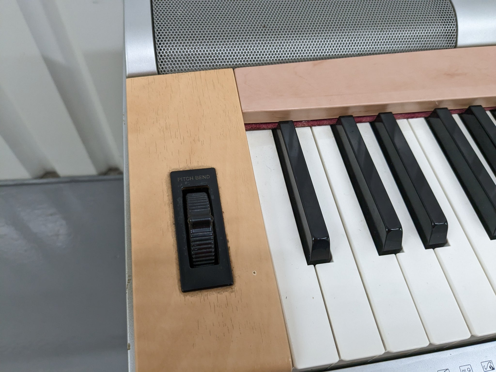 Yamaha DGX-630 88 Key Weighted Keys Portable Grand, stand 3