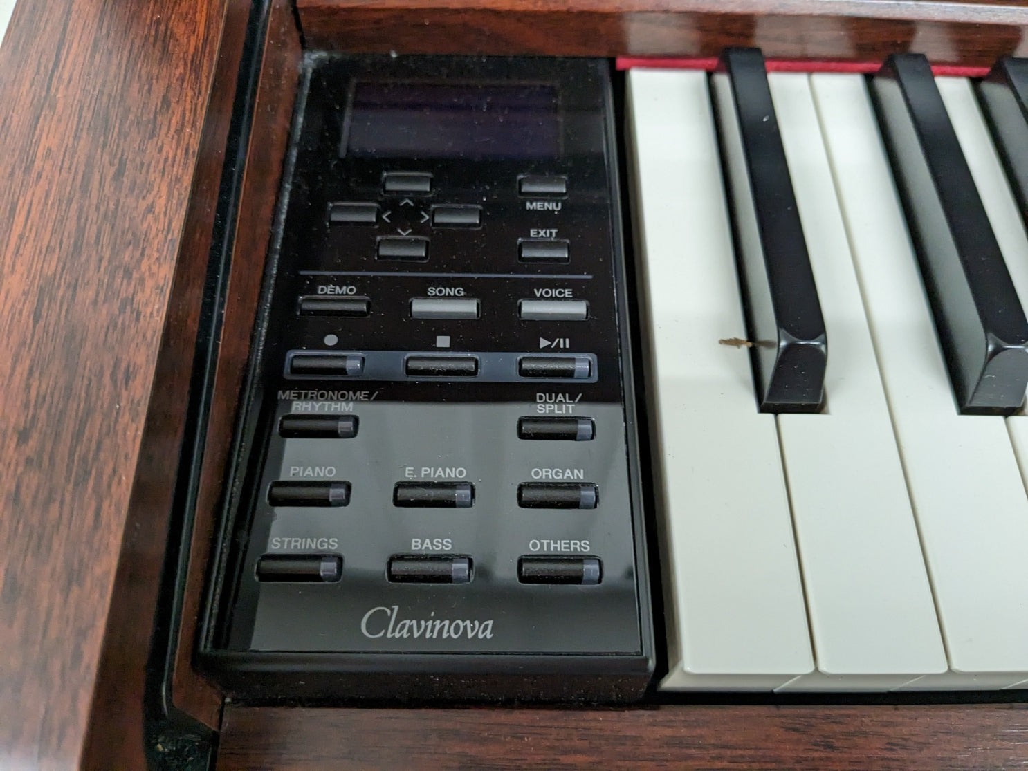 Yamaha Clavinova CLP-545 in mahogany with stool. stock nr 23037