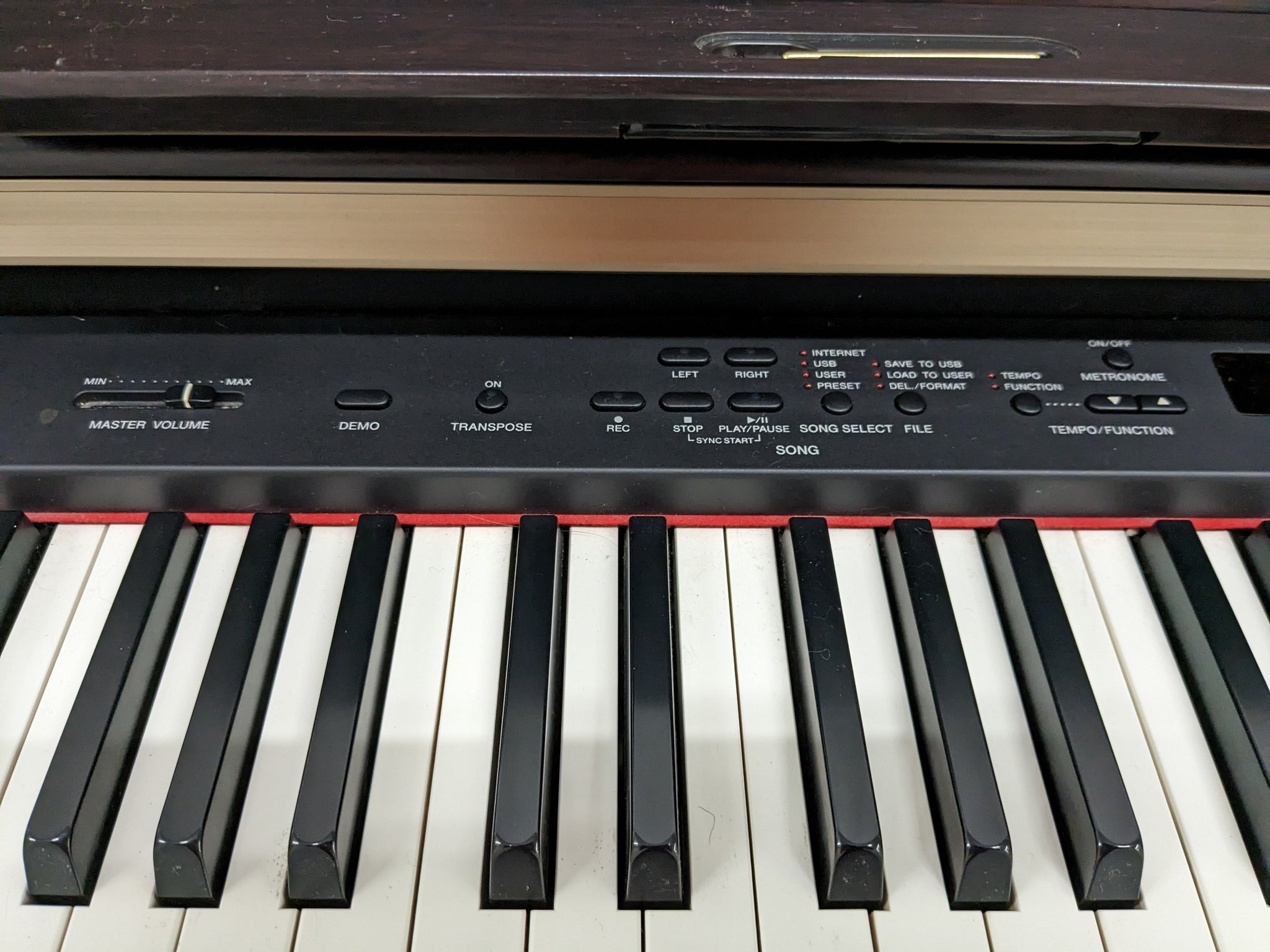 YAMAHA CLAVINOVA CLP-370 DIGITAL PIANO IN DARK ROSEWOOD stock nr 23044 –  Sulinda Music