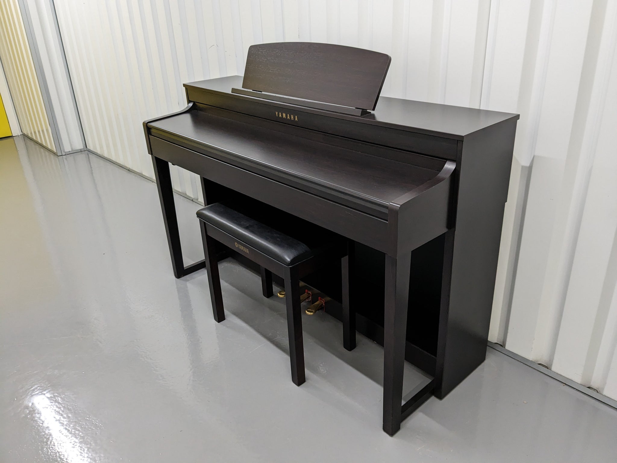 Yamaha Clavinova CLP-440 Digital Piano and stool in dark rosewood
