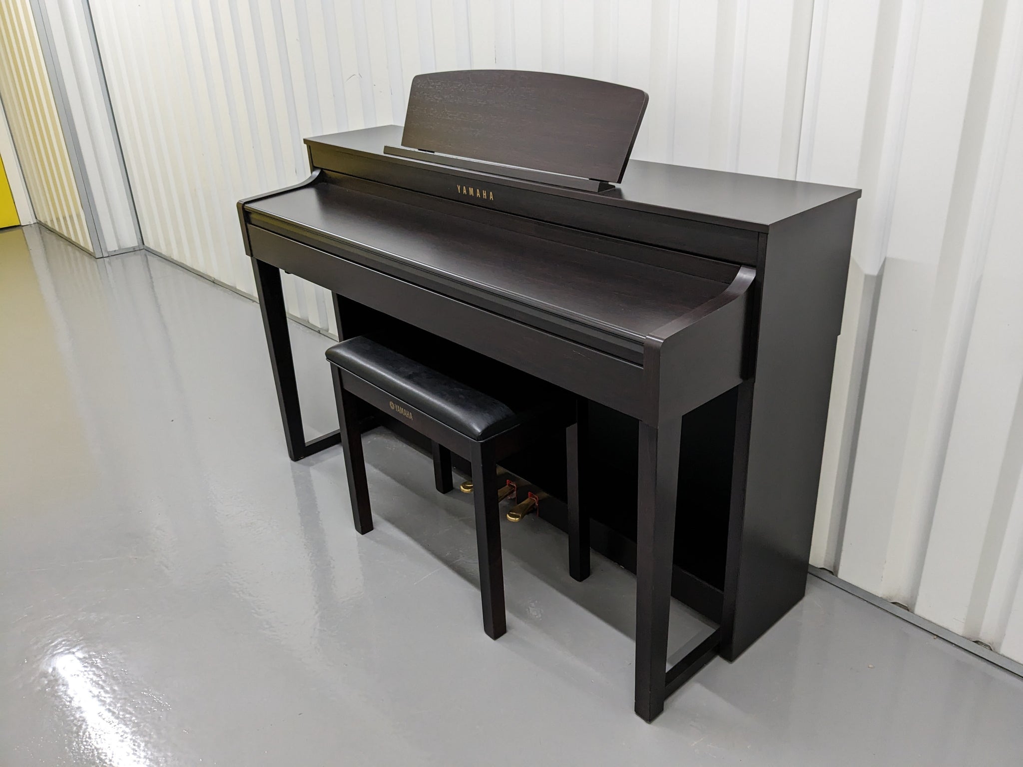 Yamaha Clavinova CLP-440 Digital Piano and stool in dark rosewood stoc –  Sulinda Music