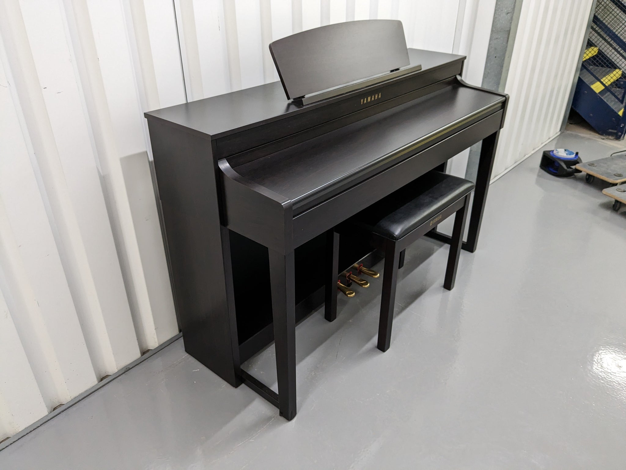 Yamaha Clavinova CLP-440 Digital Piano and stool in dark rosewood