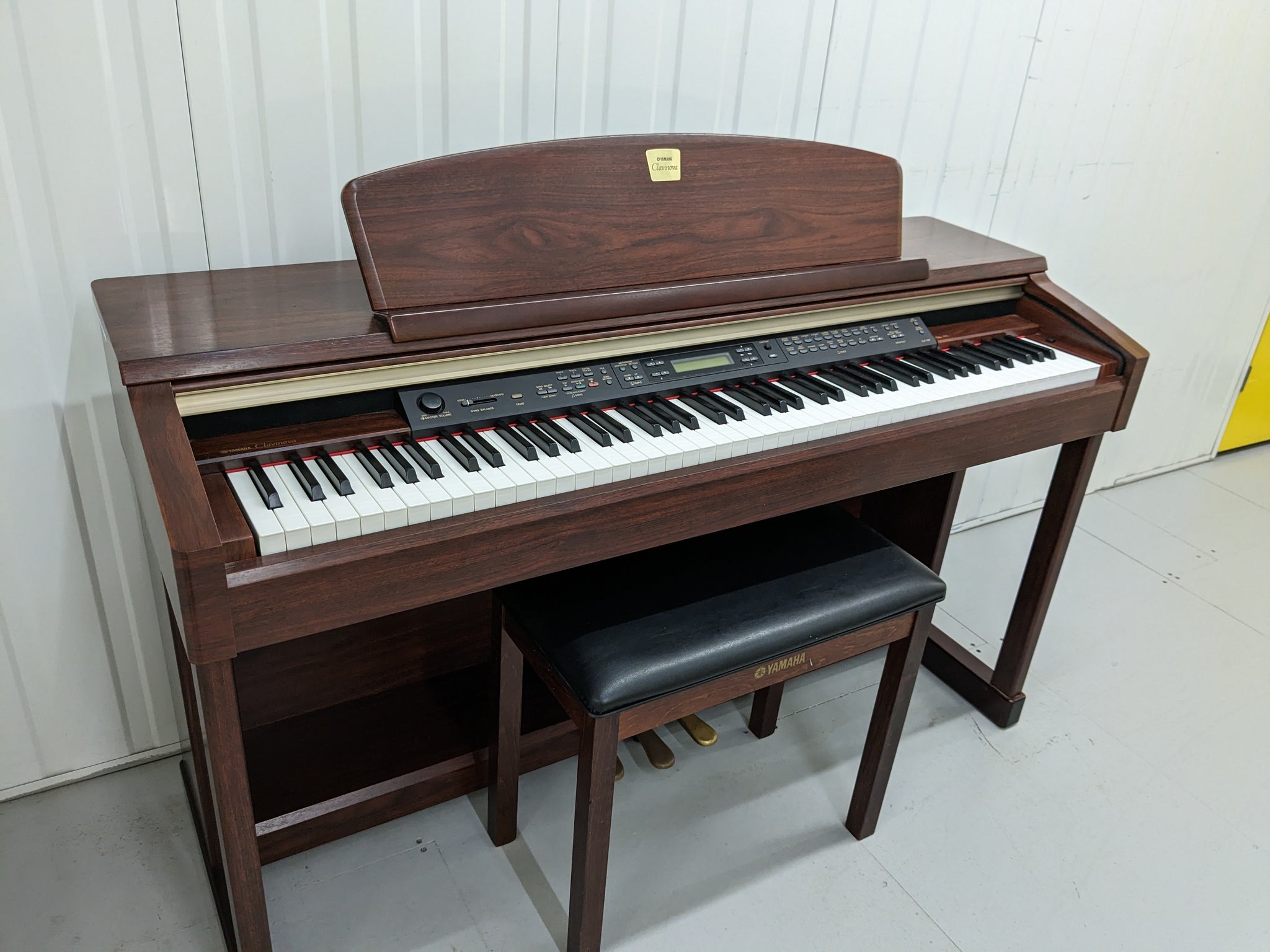 Yamaha Clavinova CLP-150 Digital Piano with stool in mahogany stock nr –  Sulinda Music