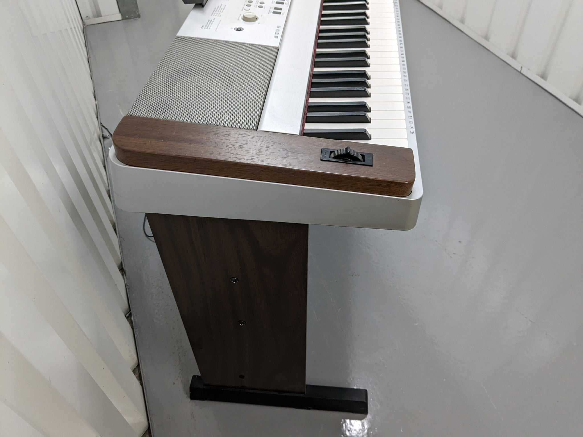 Yamaha DGX-640 88 Key Weighted Keys Portable Grand, stand + pedal