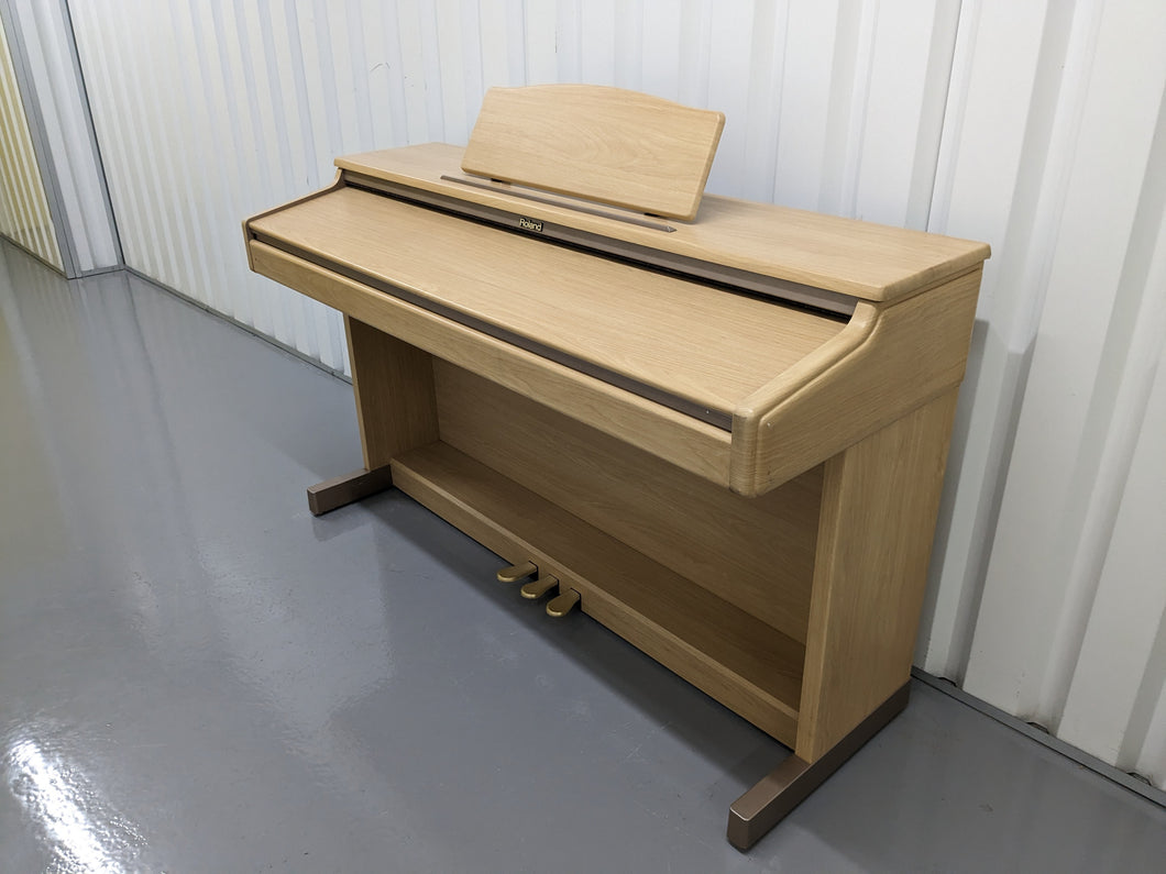 Roland HP237Le Digital Piano in light oak finish Stock  nr 23069