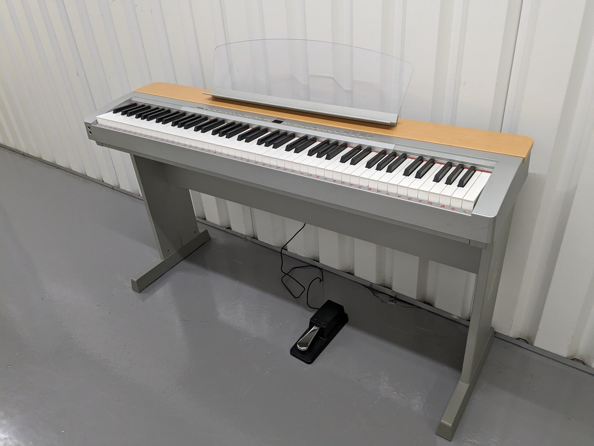 Yamaha P-140 88 Key Weighted Keys Portable piano + stand + pedal