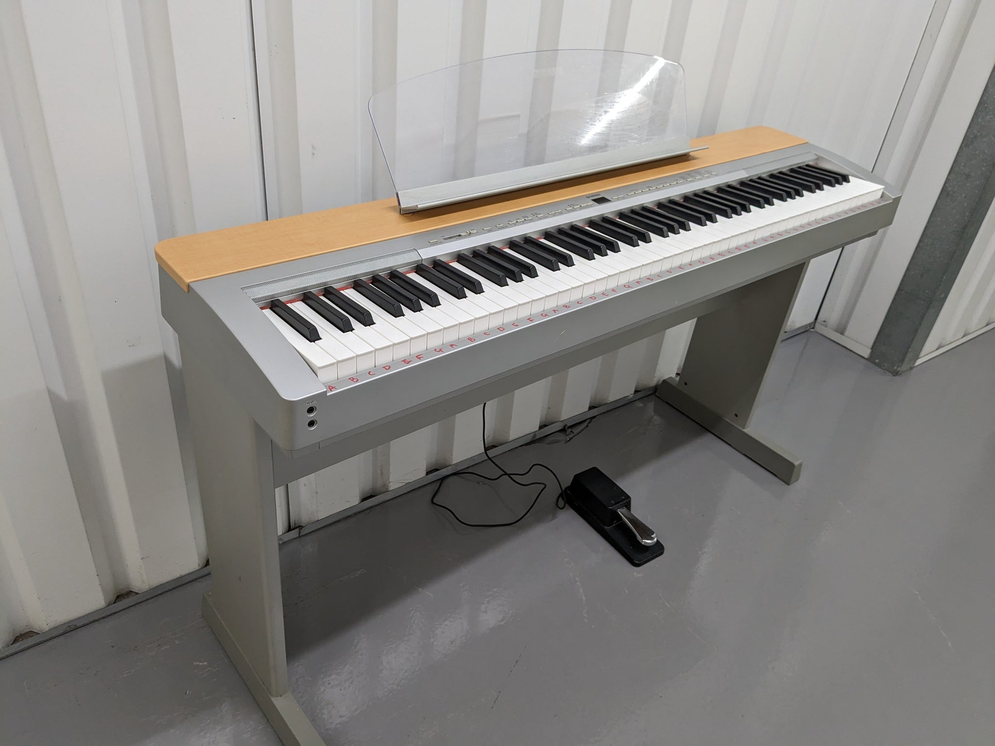 Yamaha P-140 88 Key Weighted Keys Portable piano + stand + pedal