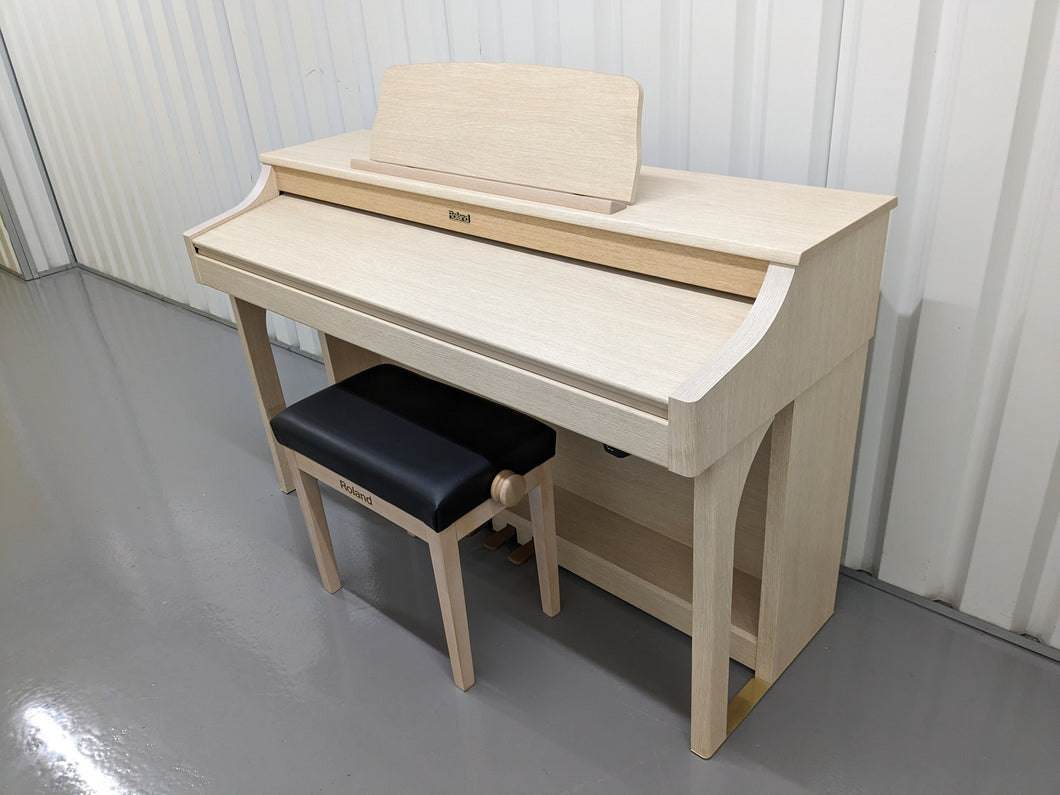 Roland HP-207 Premium Digital Piano and stool in light oak Stock  nr 23064