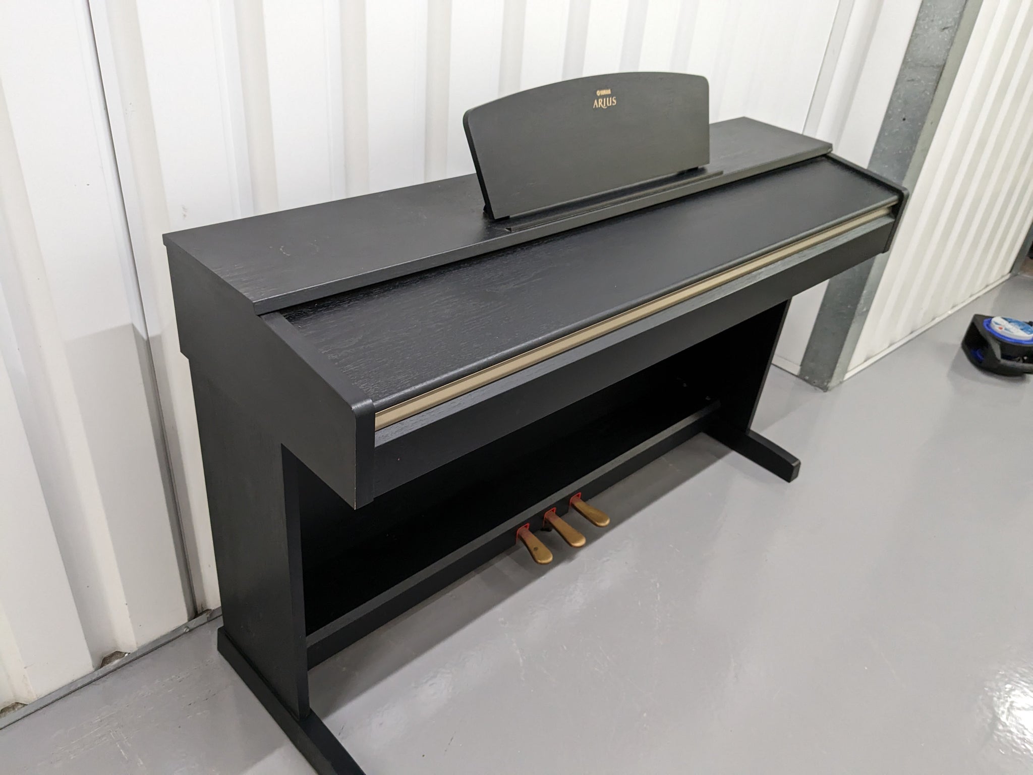 Yamaha Arius YDP-161 Digital Piano satin black clavinova keyboard