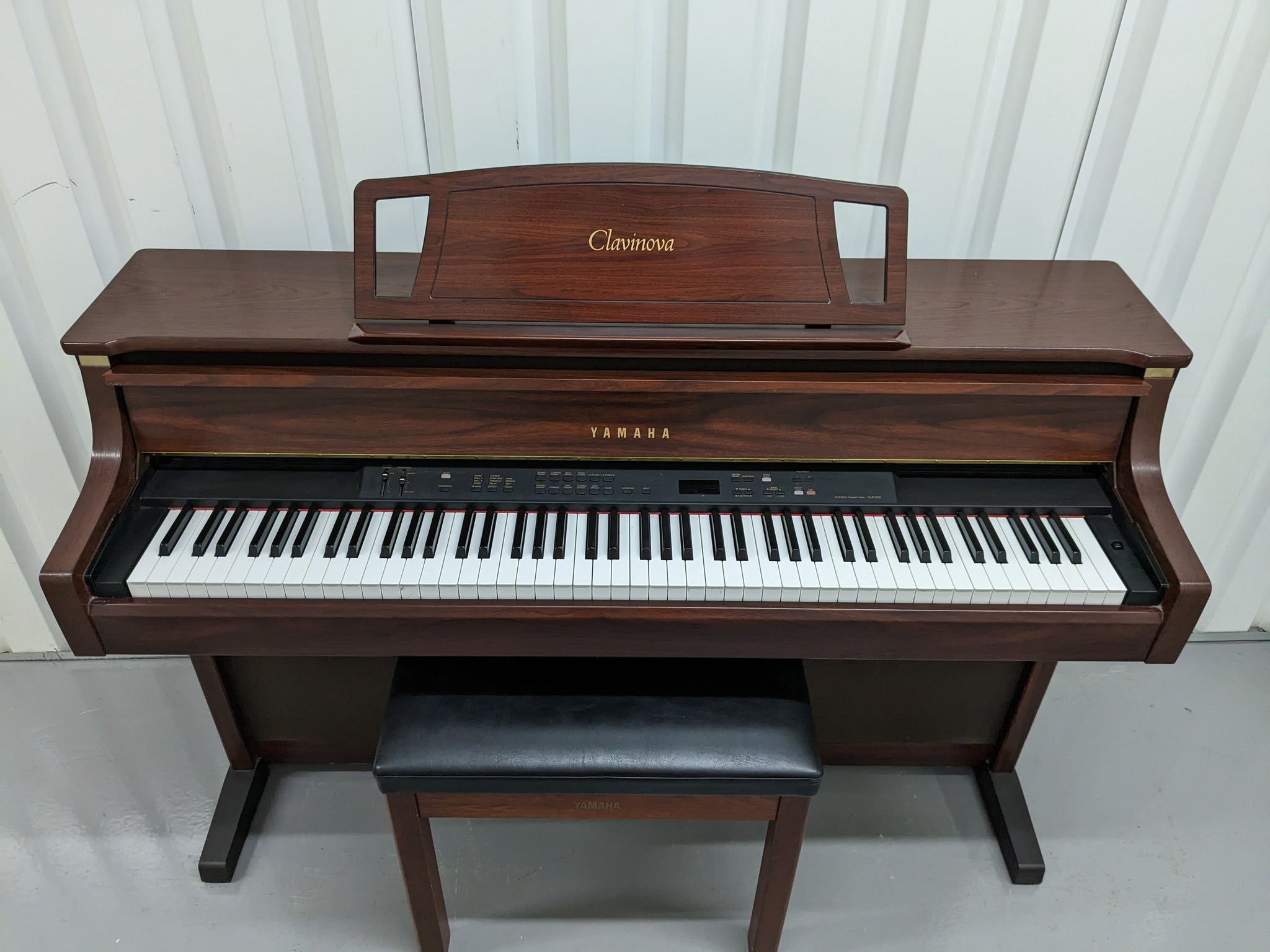 YAMAHA CLAVINOVA CLP-880 high end Digital Piano in Mahogany Stock nr 2 –  Sulinda Music