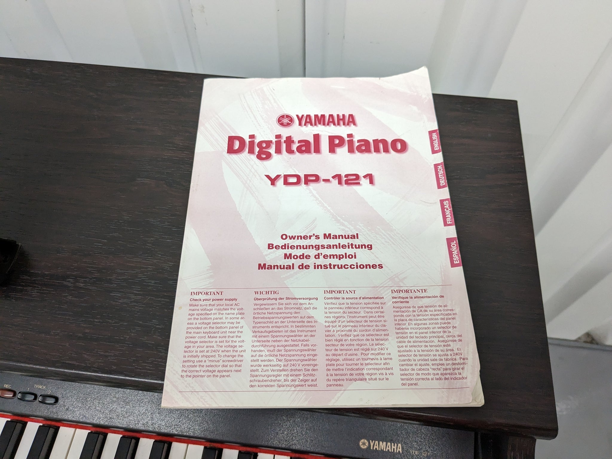 Yamaha Arius YDP-121 Digital Piano in dark rosewood stock nr 23108