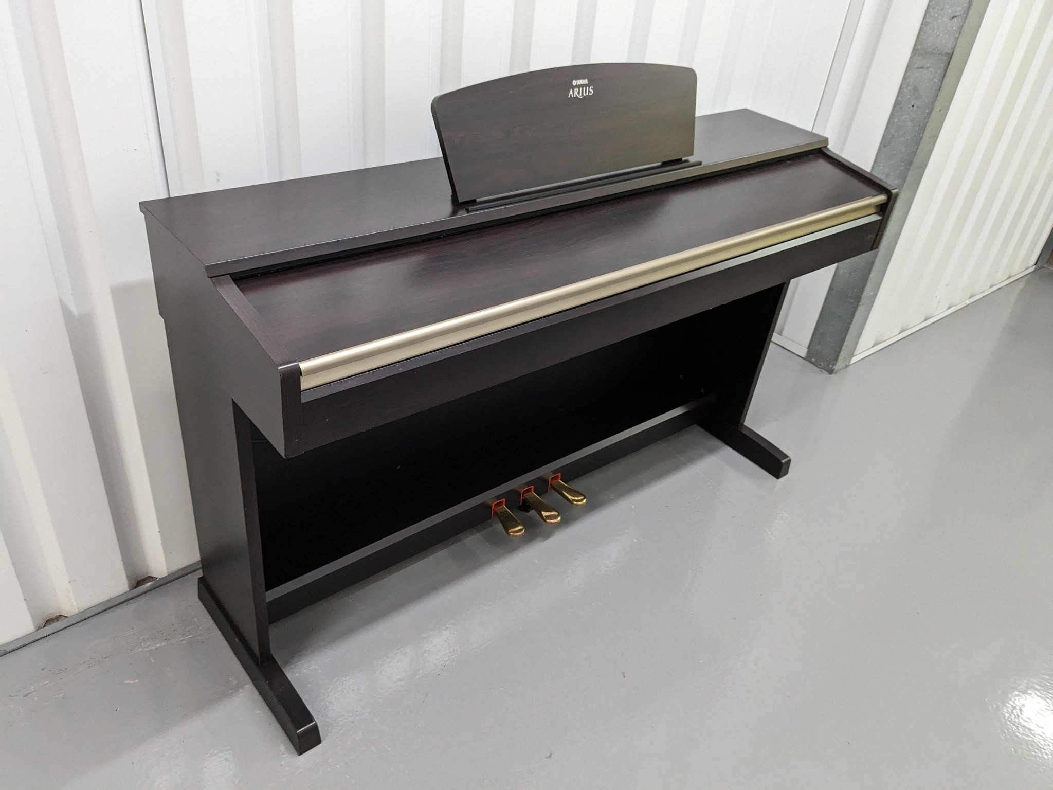 Yamaha Arius YDP-151 Digital Piano in dark rosewood with GH clavinova  keyboard stock # 23115