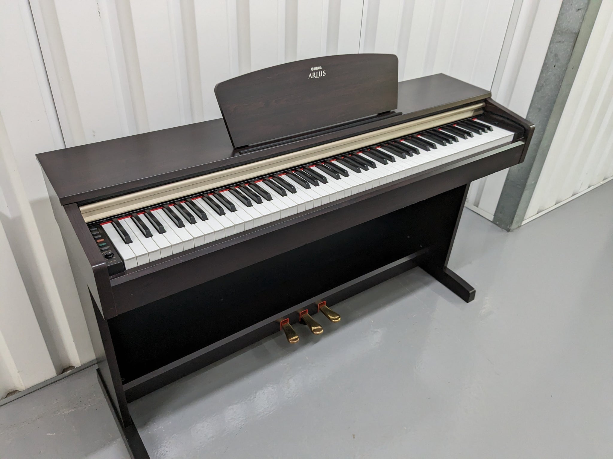 Yamaha Arius YDP-151 Digital Piano in dark rosewood with GH