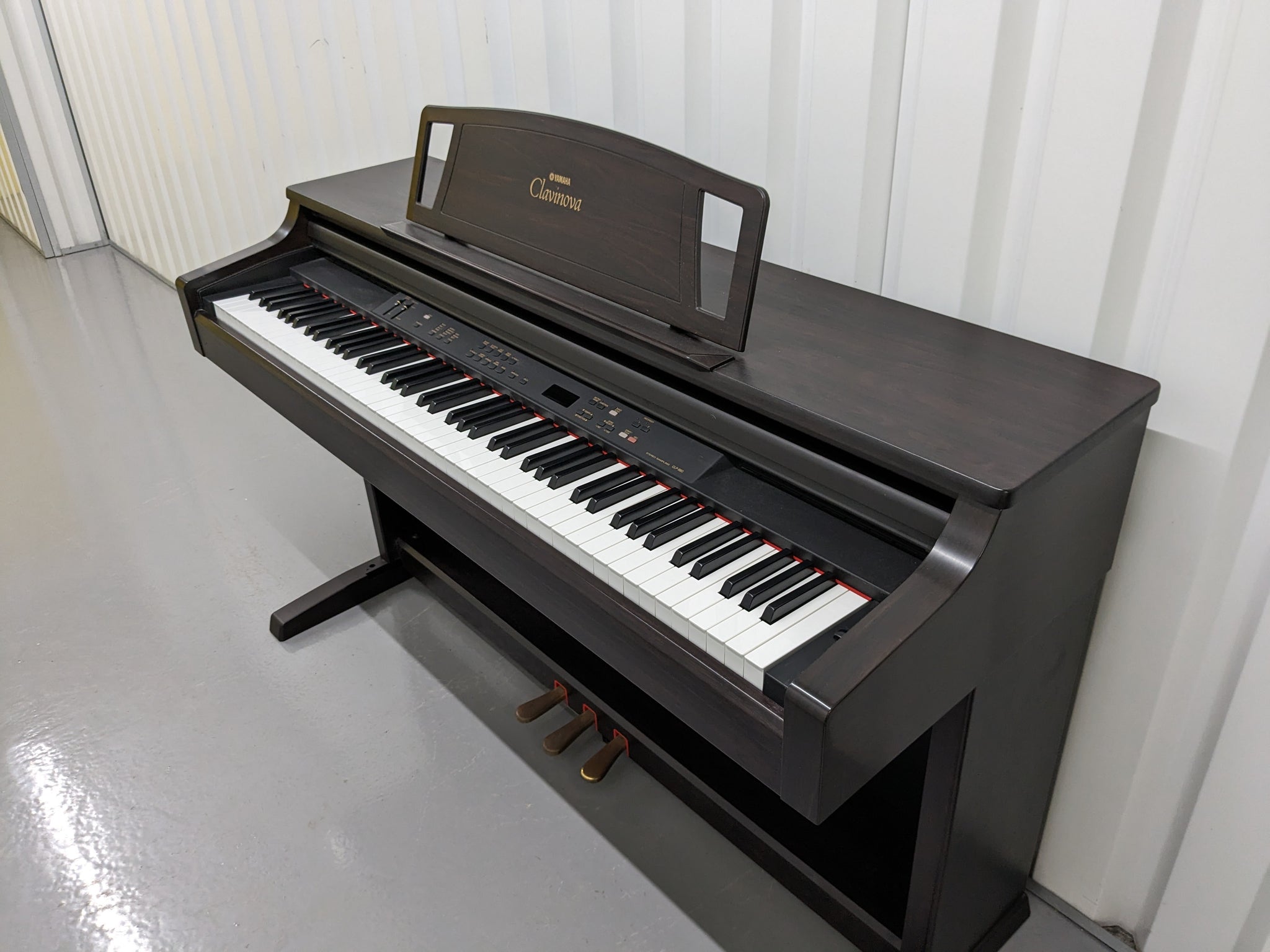 Yamaha Clavinova CLP-860 Digital Piano in rosewood finish stock