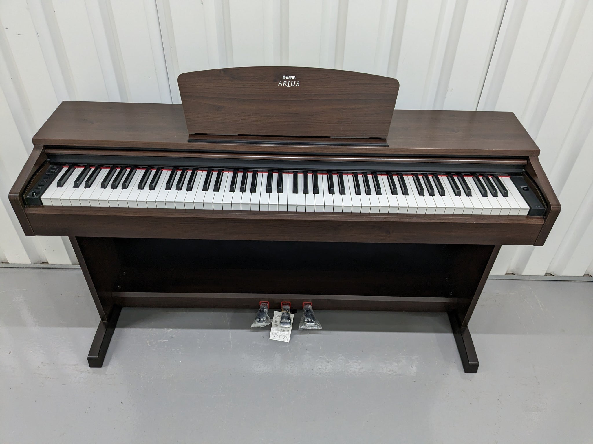 Yamaha Arius YDP-140 Digital Piano in rosewood finish stock number 23140