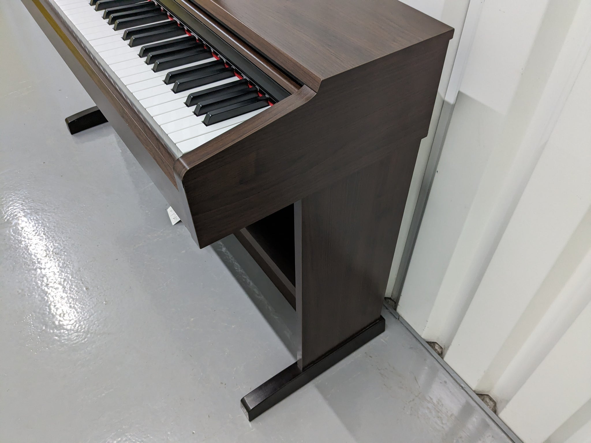 Yamaha Arius YDP-140 Digital Piano in rosewood finish stock