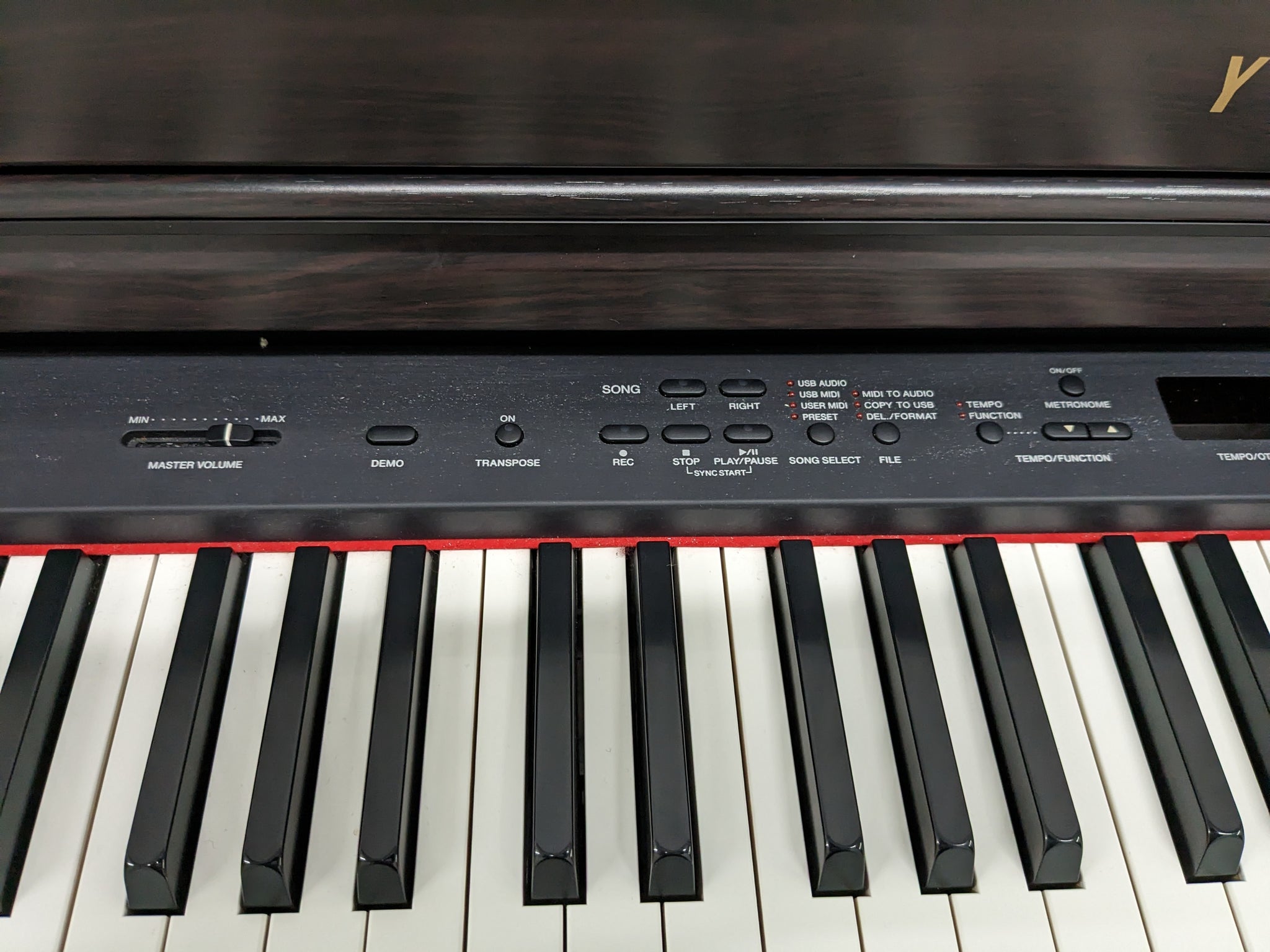 Yamaha Clavinova CLP-470 rosewood with wooden keys action + Yamaha Clavinova CLP-470 rosewood with wooden keys action +