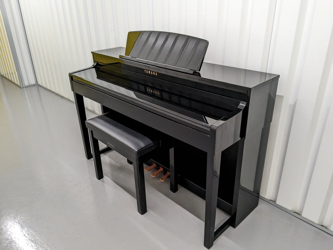 Yamaha Clavinova CLP-440PE Digital Piano polished ebony glossy black stock 23152