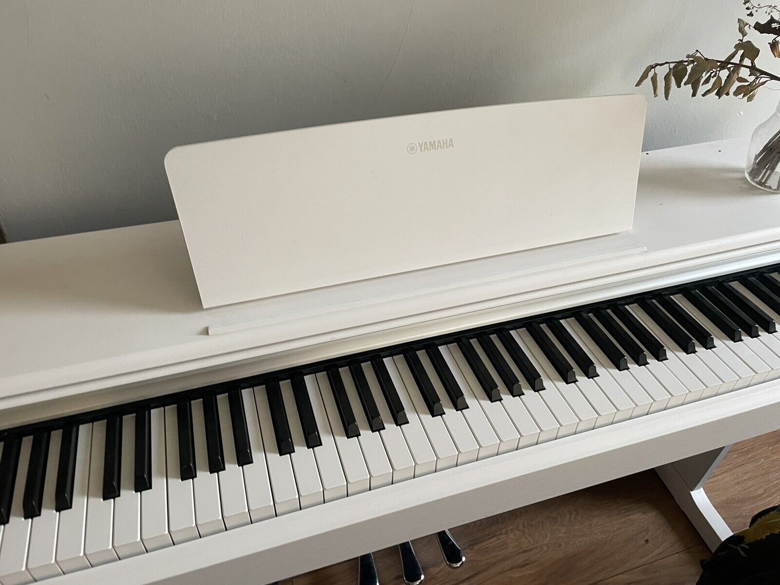 Yamaha Arius YDP-144 Klavier newest weiß Matt