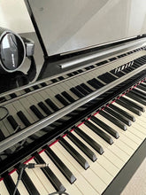 Load image into Gallery viewer, Yamaha Clavinova CLP-535 CLP-535PE Digital Piano in gloss black stock # 22253
