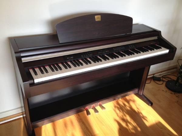 YAMAHA CLAVINOVA CLP-930 Digital Piano in rosewood, weighted keys stock nr 22211