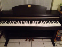 Load image into Gallery viewer, YAMAHA CLAVINOVA CLP-930 Digital Piano in rosewood, weighted keys stock nr 22211
